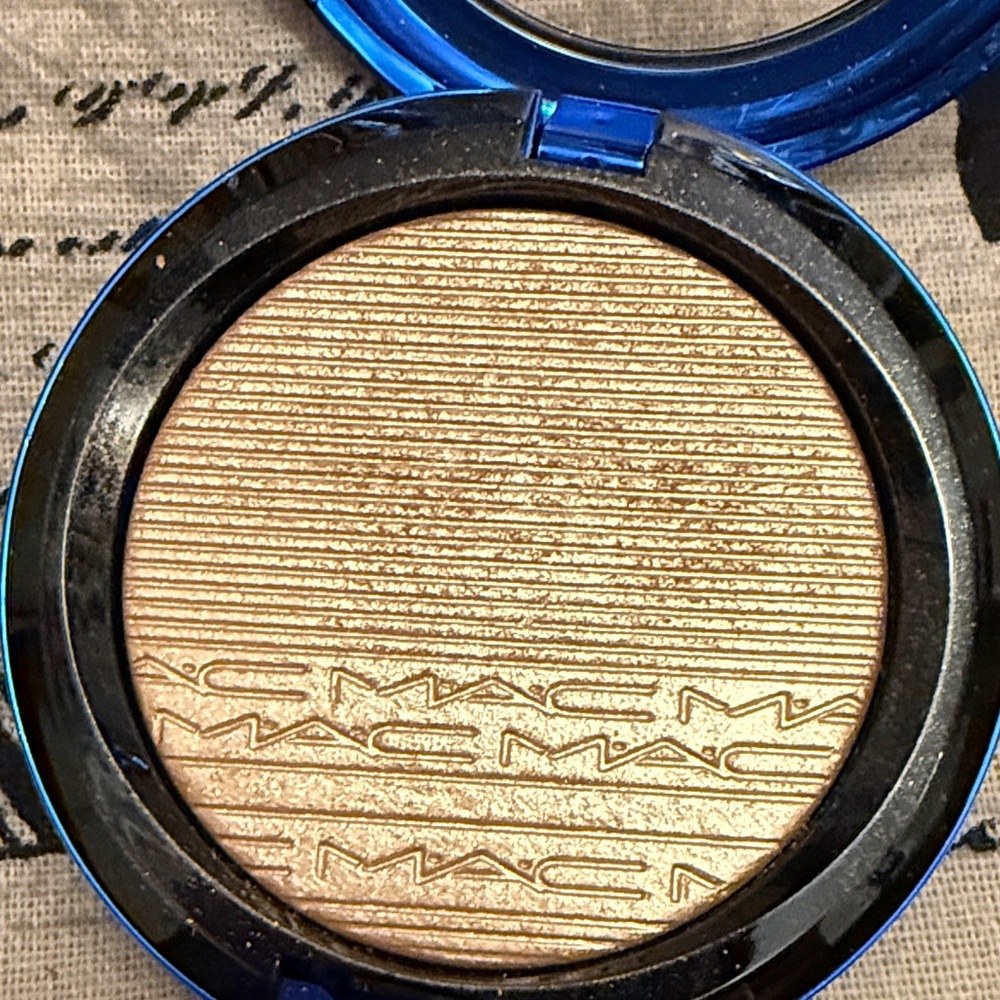 MAC Cosmetics Shimmering Gold Eyeshadow